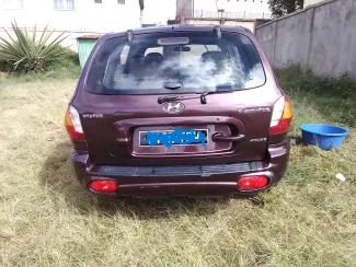 Image  de Proprietaire vend SUV 4*4, Huyndai Santa Fe phase 1 Essence Injection à Antananarivo.